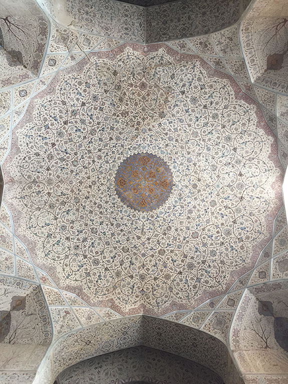Plafond du palais Ali Qapu - Place de l’Iman à Ispahan